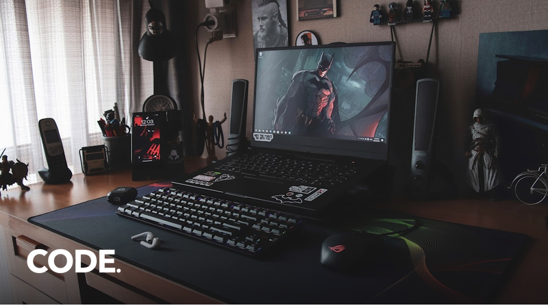 薄型のゲーミングノートPCを机の上に置いたイメージ