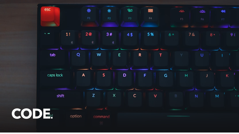 暗い部屋でRGBバックライトが光るゲーミングノートPCのキーボード（Acer Predator Helios 10 Neoの記事イメージ）