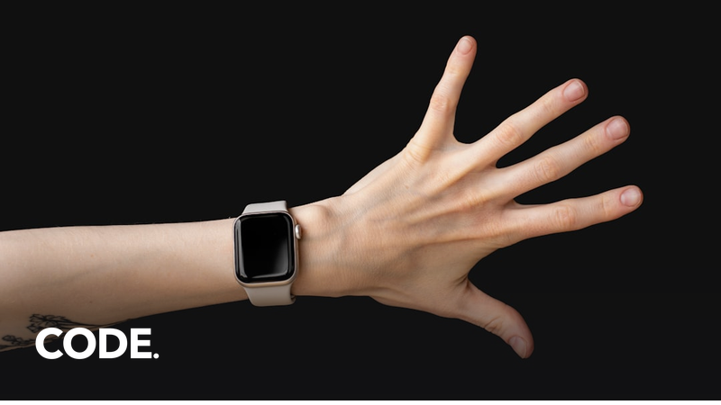 血圧測定に対応するスマートウォッチを手首に装着したイメージ（HUAWEI WATCH D3 の欧州発表を伝える記事のイメージ写真）