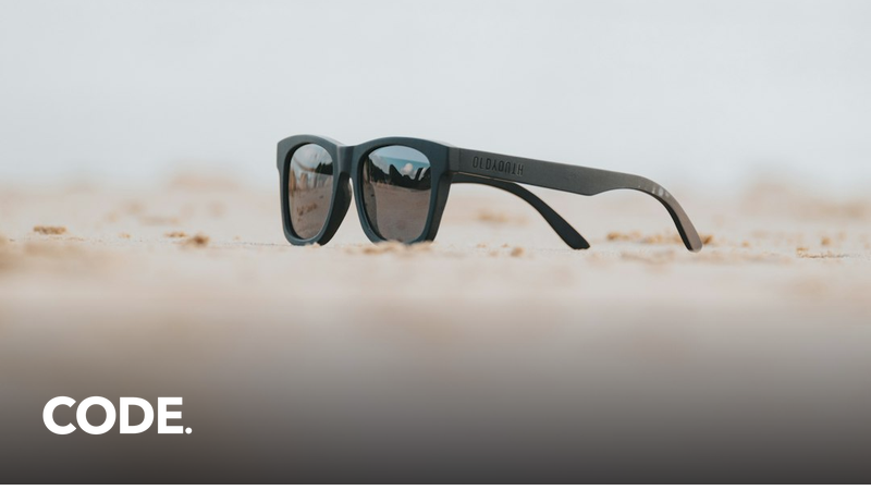 ウェイファーラー型のサングラスを正面から写したイメージ（Ray-Ban Meta 第3世代の記事）