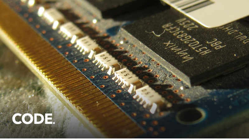 ノートPCに使われるメモリチップのクローズアップ。メモリ容量と帯域を扱う記事のイメージ